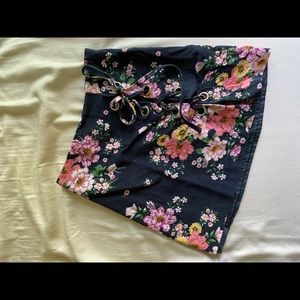 Lace up floral mini skirt